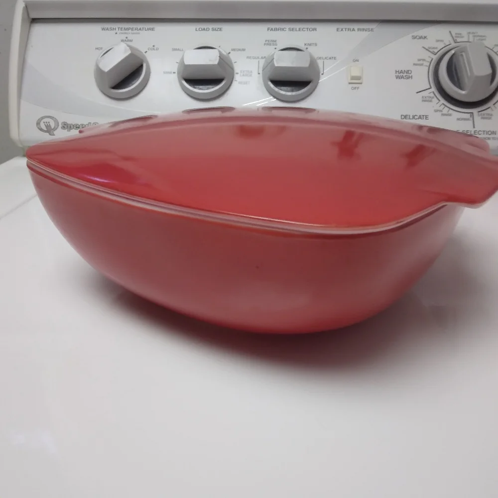 PYREX MCM Square Caserole Dish With Lid In Red. 2.5 Quarts